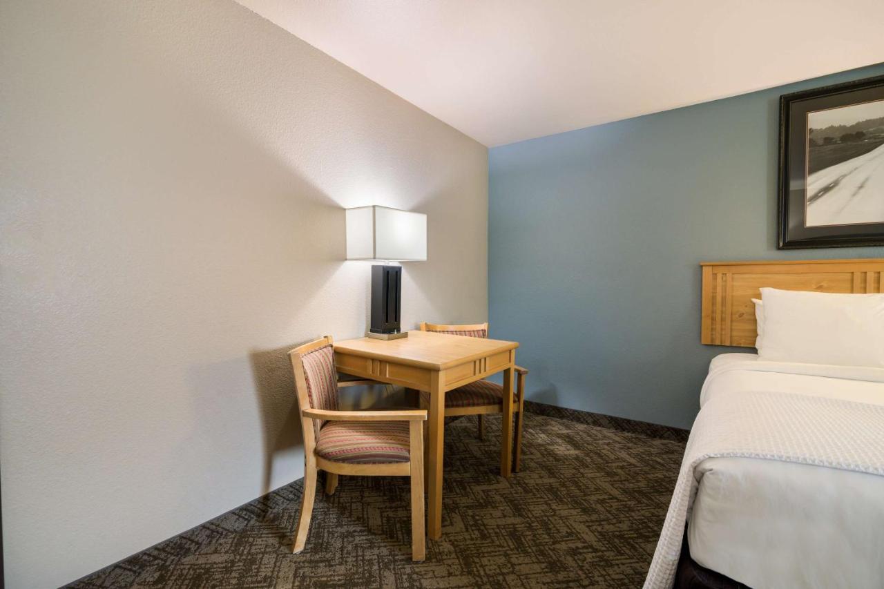 Best Western Golden Spike Inn & Suites Hill City Exterior foto